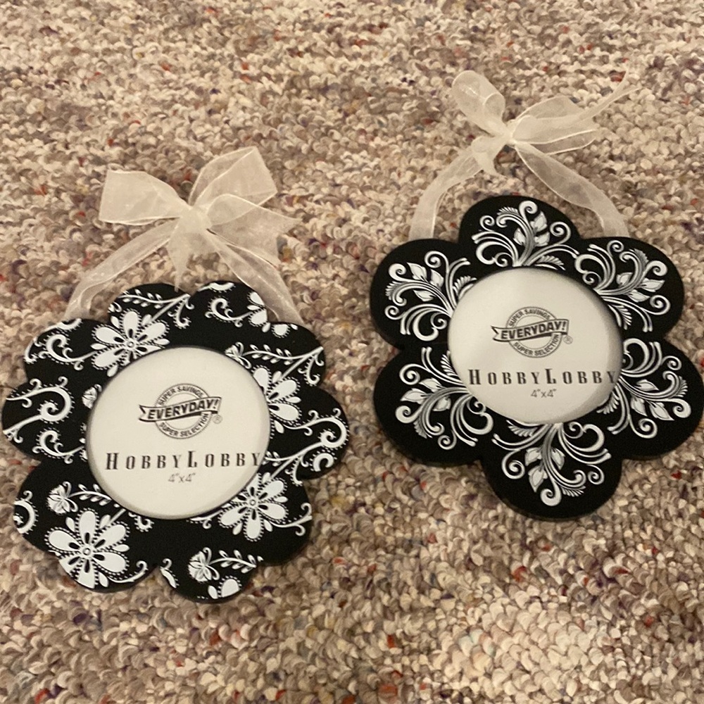 Hobby Lobby set of 2 4x4 black and white hanging picture frames